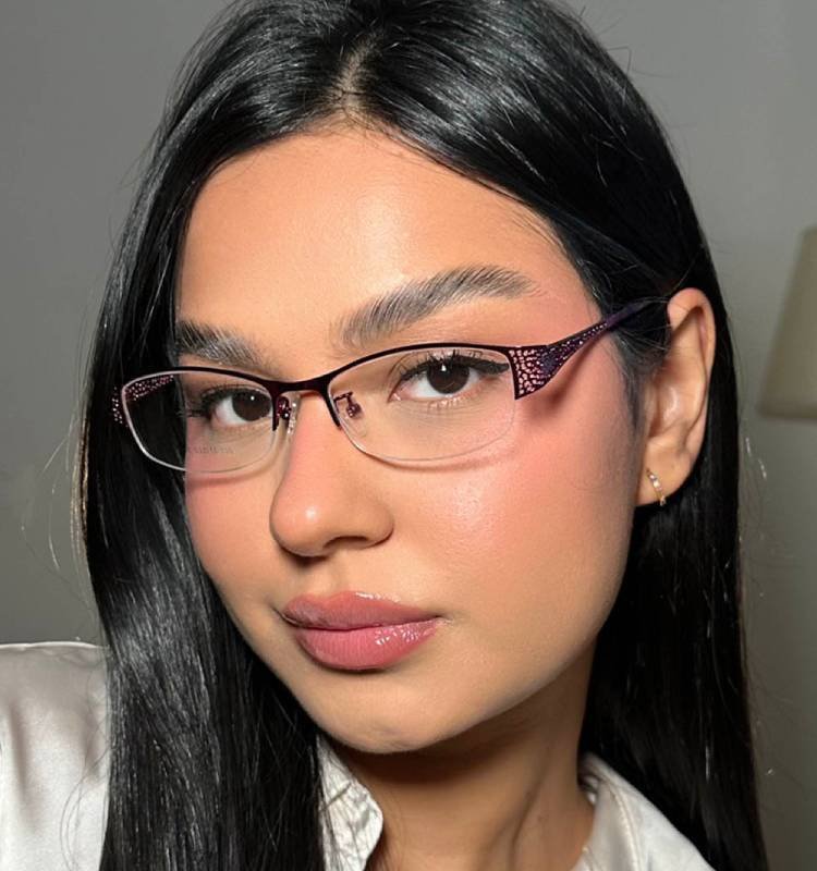 How To Keep Colored Contacts Looking Natural In Daylight