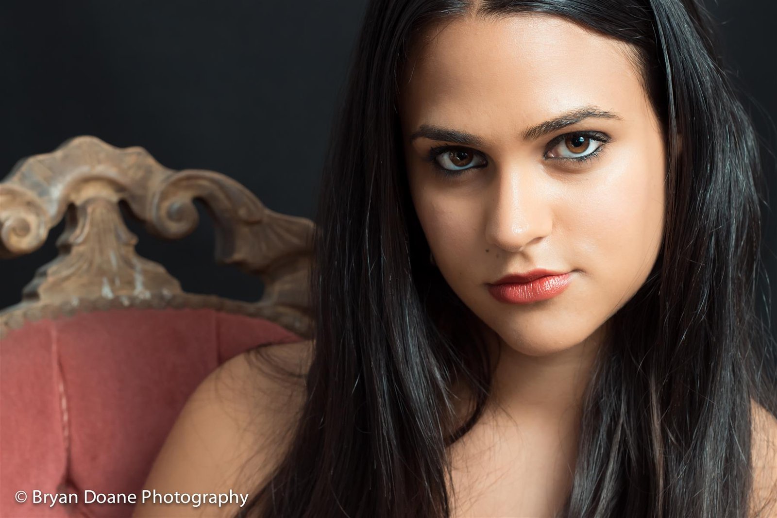 How To Make Small Eyes Pop With Colored Contacts And Makeup