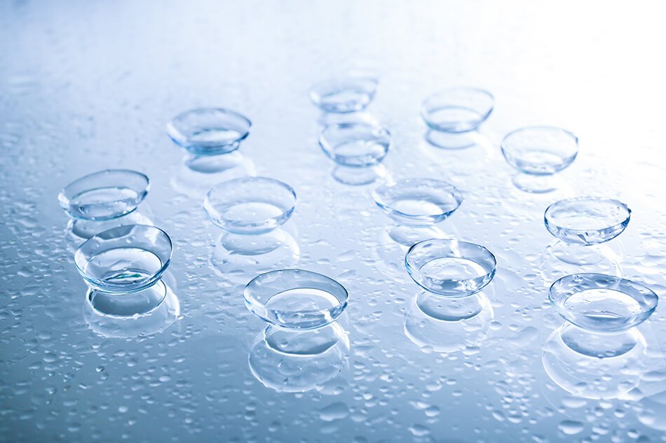Daily Contact Lenses vs Weekly Contact Lenses: Pros and Cons