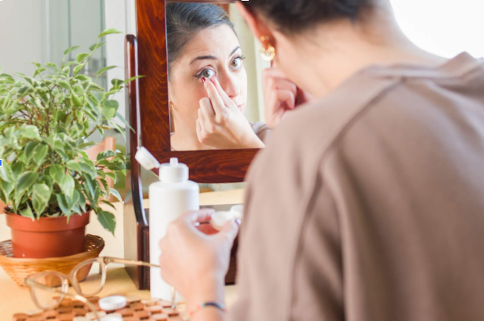 How Long Do Contacts Last? 6 Signs You Need New Contacts