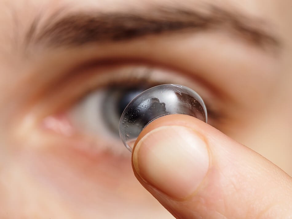 Recognizing and Managing an Eye Infection From Contacts